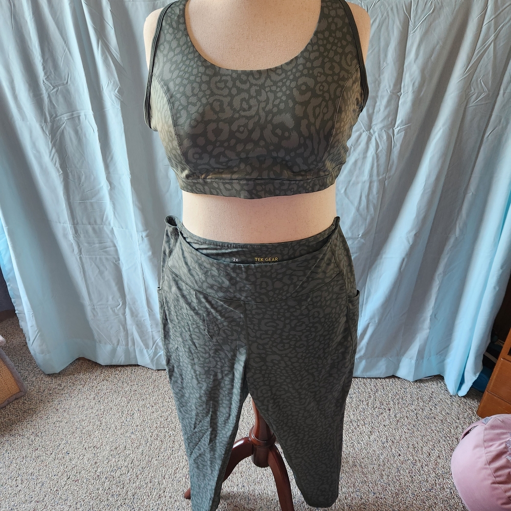 Tek Gear Dark Green Patterned Activewear